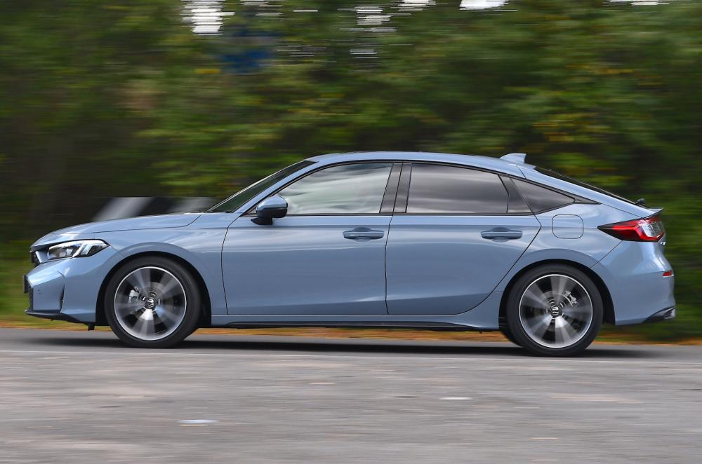 Honda Civic e:HEV driving left
