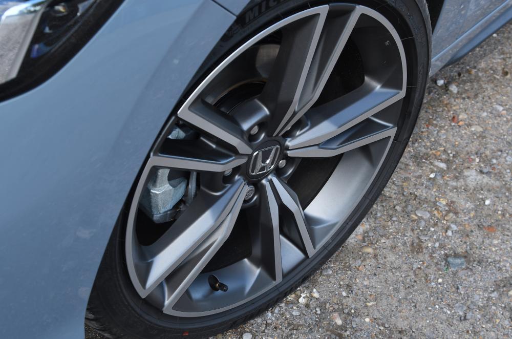 Honda Civic e:HEV alloy wheel