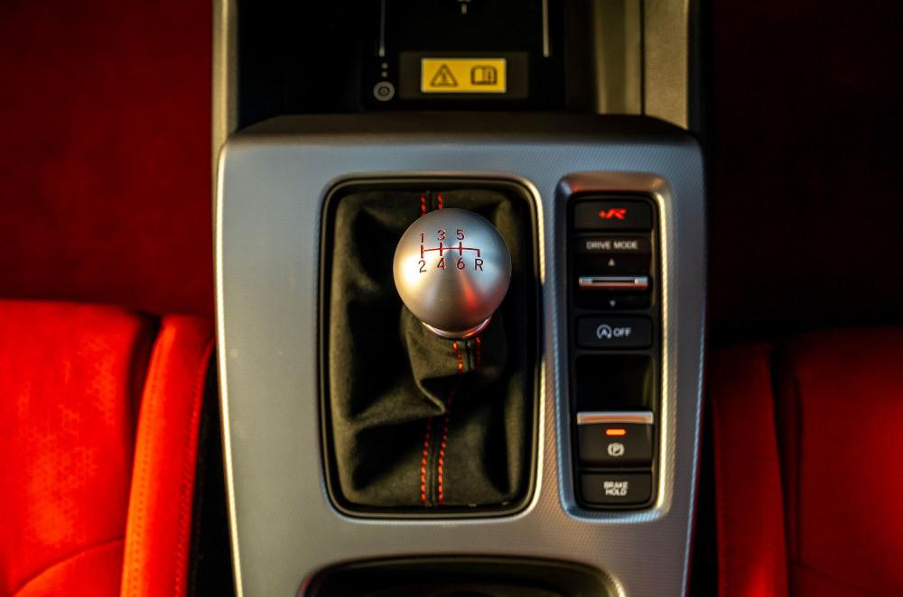 Honda Civic Type R interior gearstick