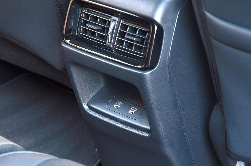 Honda CR-V rear interior detail