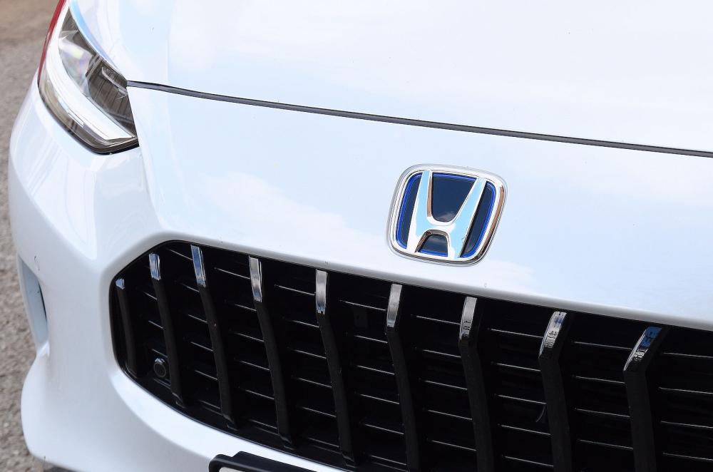 Honda ZR-V grille detail