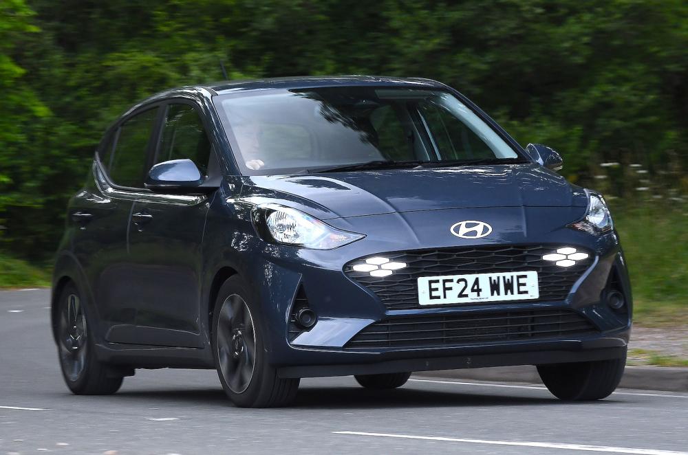 Hyundai i10 front cornering