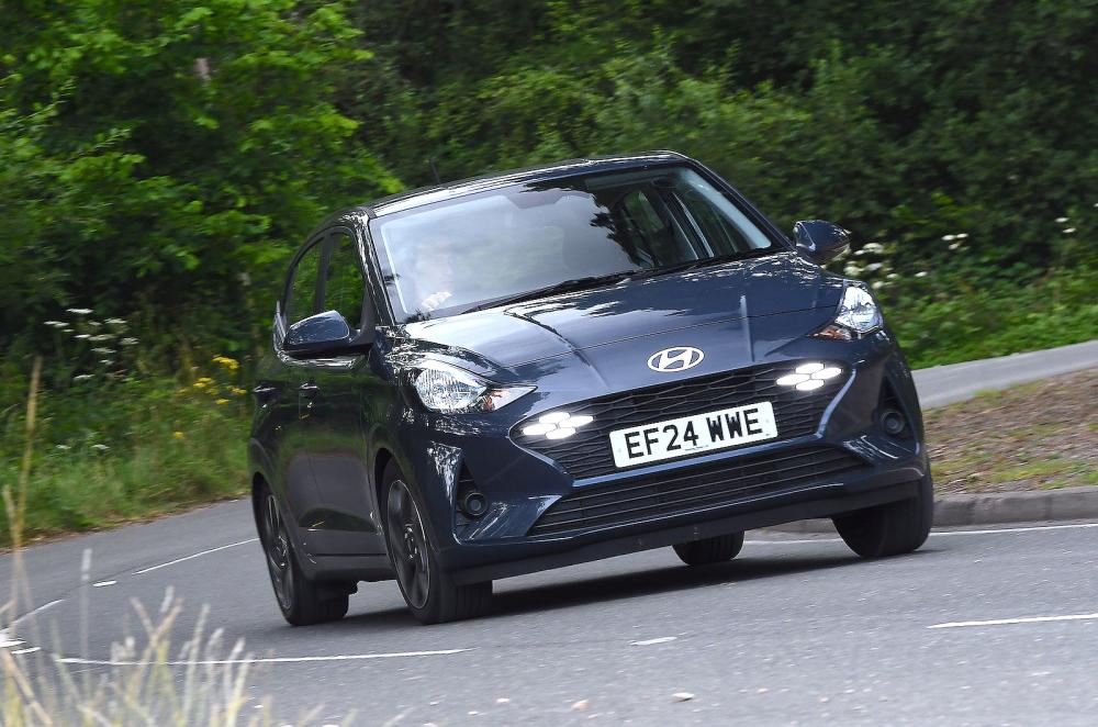 Hyundai i10 front cornering