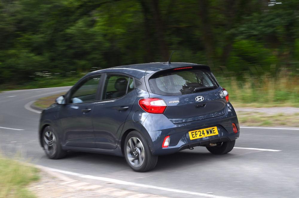 Hyundai i10 rear cornering