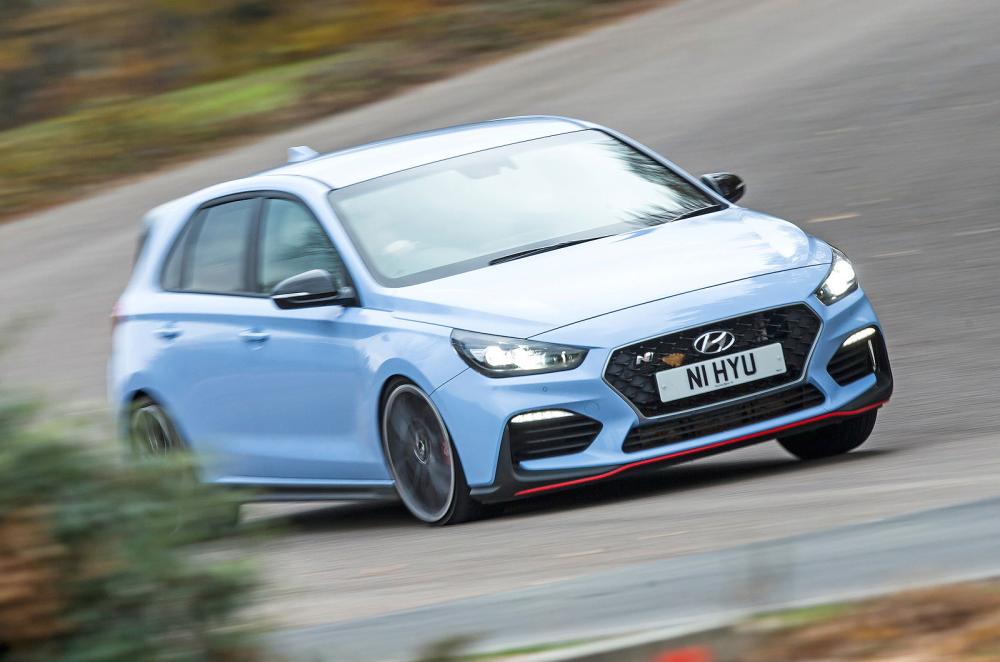 Hyundai i30 N front cornering