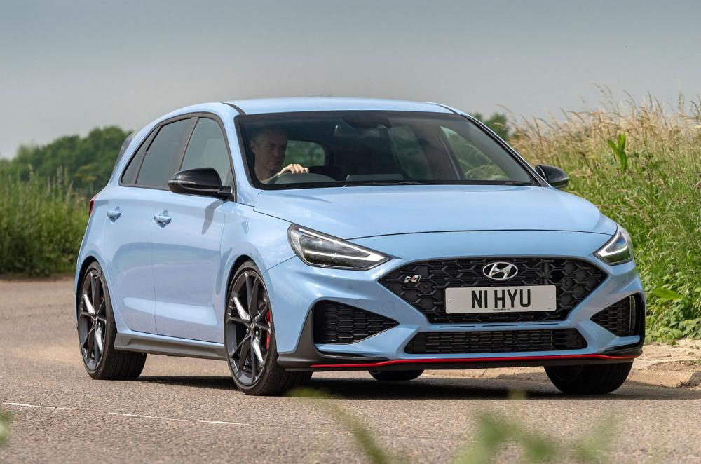 Hyundai i30 N front cornering
