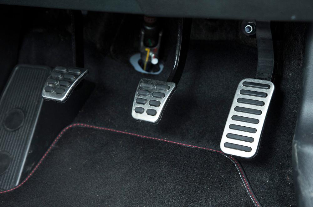 Hyundai i30 N interior pedals detail