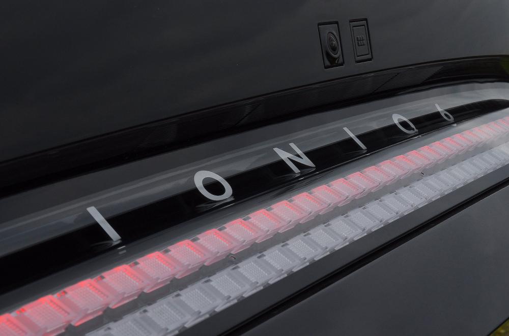 Hyundai Ioniq 6 badge detail