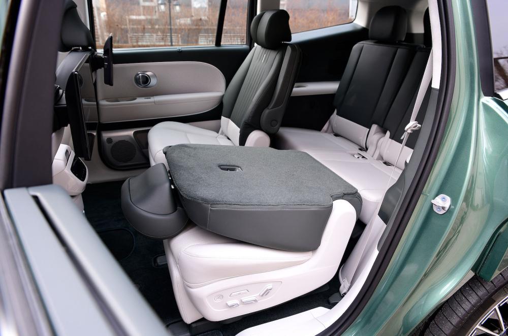 Hyundai Ioniq 9 back seats