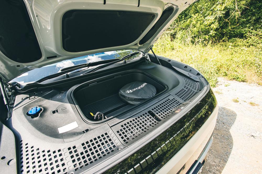 Hyundai Ioniq 9 front boot