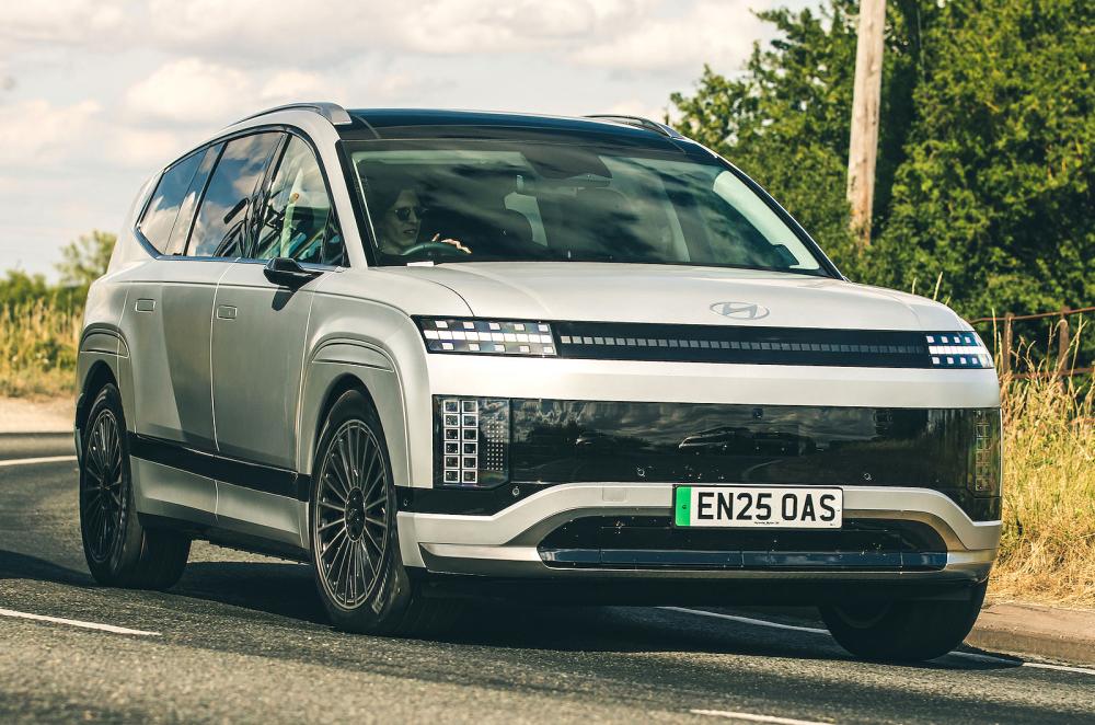 Hyundai Ioniq 9 front cornering