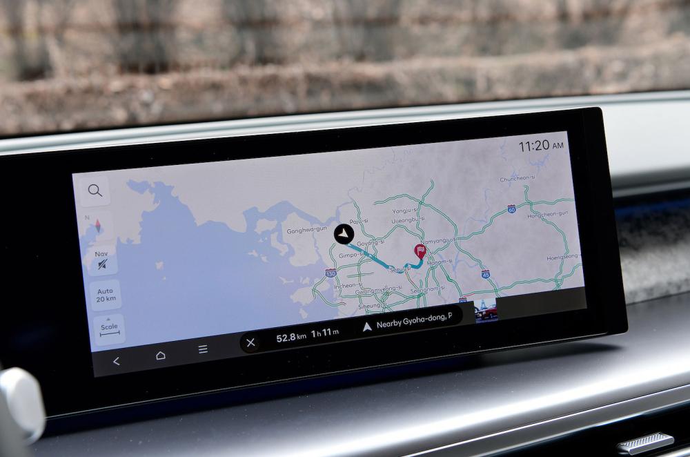 Hyundai Ioniq 9 infotainment touchscreen