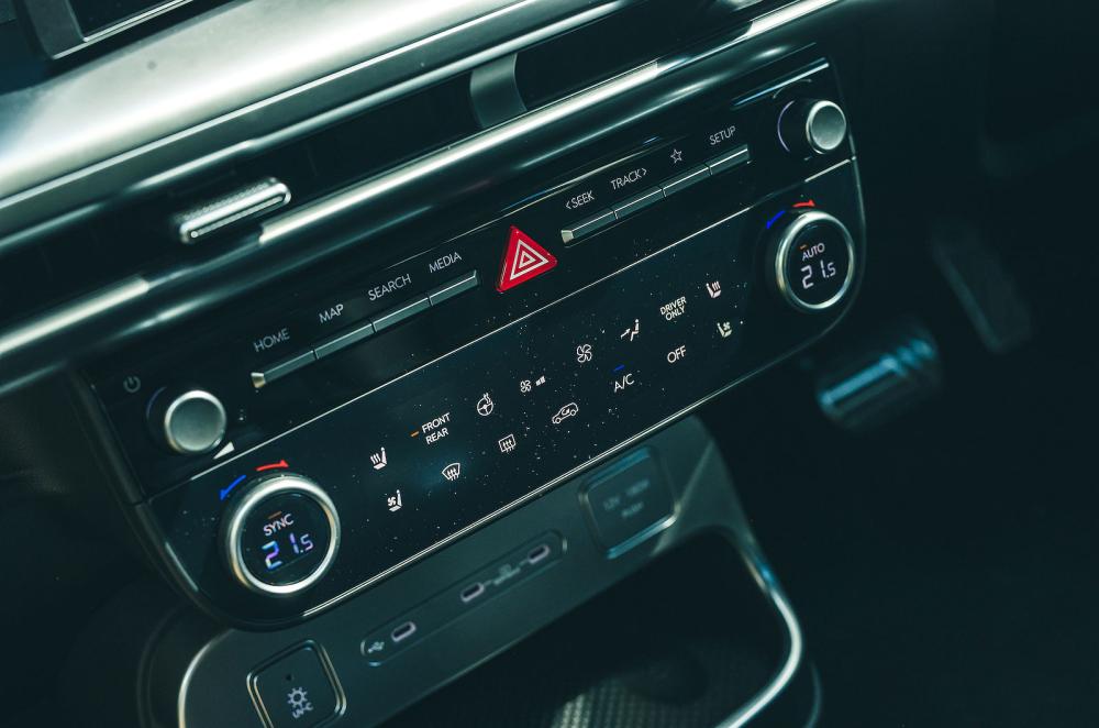 Hyundai Ioniq 9 interior controls