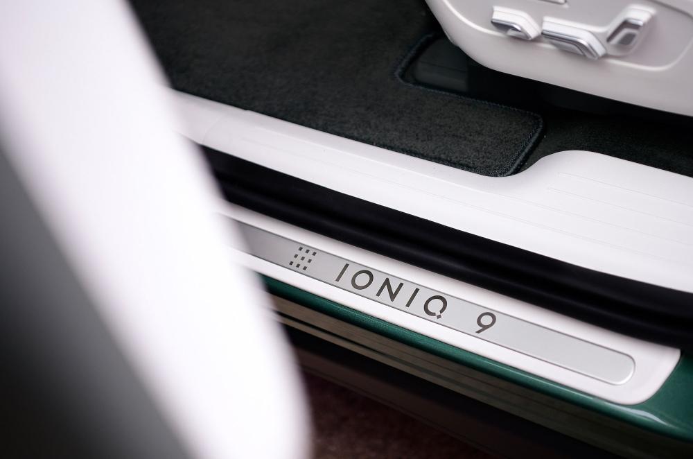 Hyundai Ioniq 9 kickplate