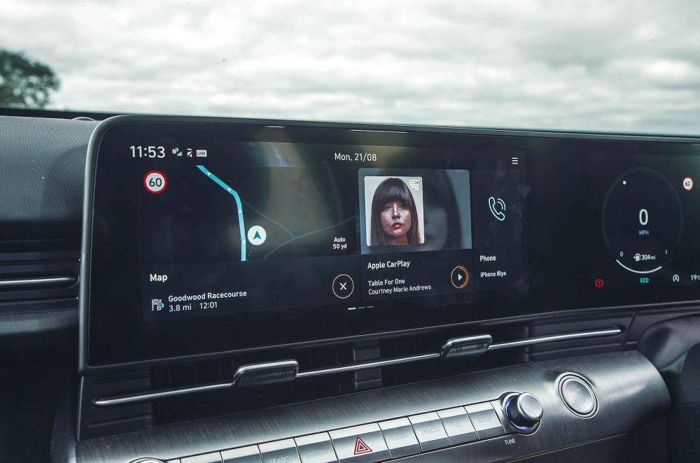 Hyundai Kona interior infotainment