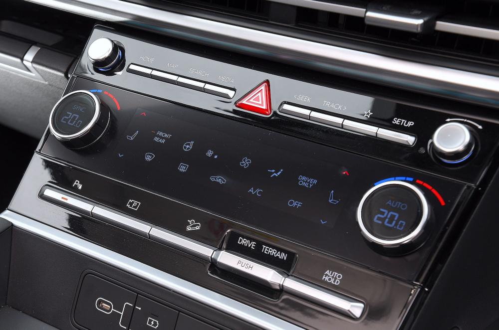 Hyundai Santa Fe air-con controls