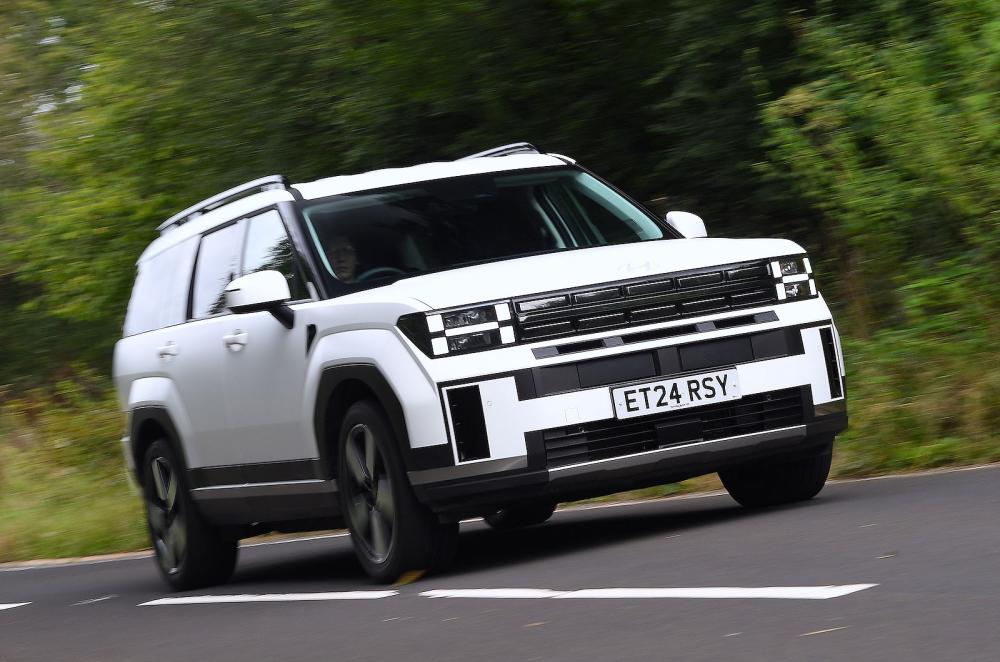 Hyundai Santa Fe front right driving