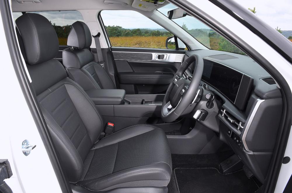 Hyundai Santa Fe front seats