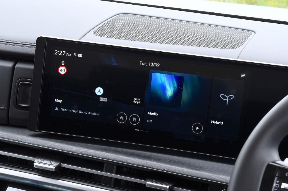 Hyundai Santa Fe infotainment touchscreen