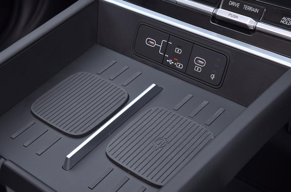 Hyundai Santa Fe phone charger