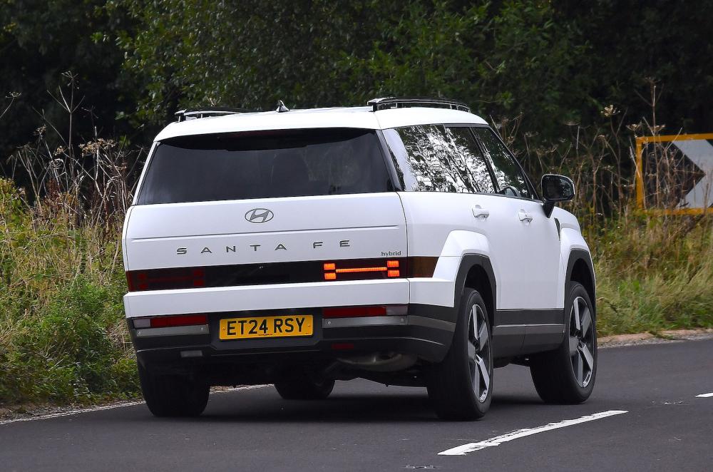 Hyundai Santa Fe rear cornering