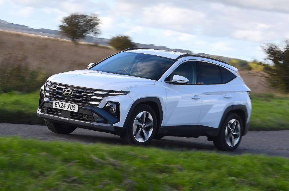 Hyundai Tucson front left driving