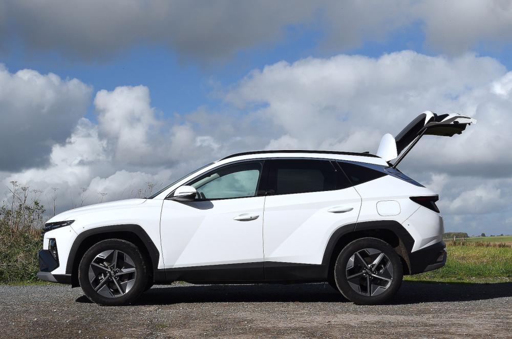 Hyundai Tucson left static boot open