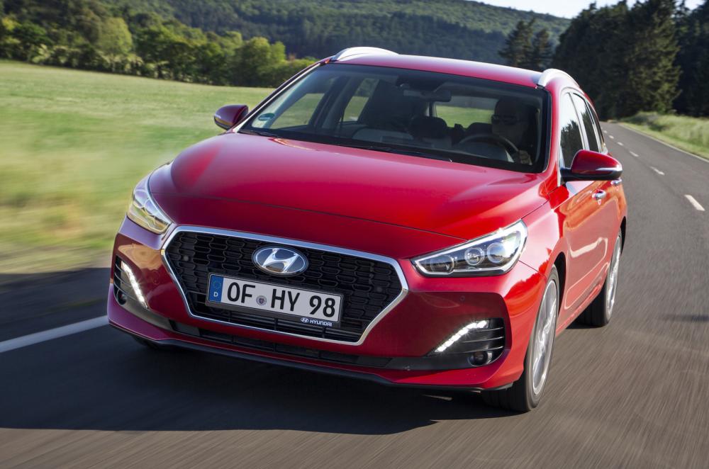 Hyundai i30 Tourer 2022 front cornering