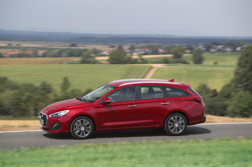 Hyundai i30 Tourer 2022 left tracking