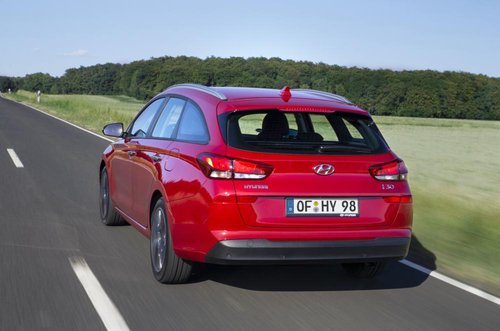 Hyundai i30 Tourer 2022 rear left tracking
