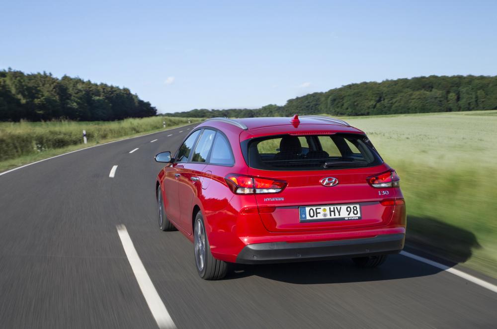 Hyundai i30 Tourer 2022 rear left tracking