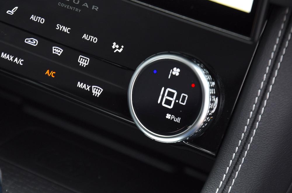 Jaguar F-Pace interior air-con dial
