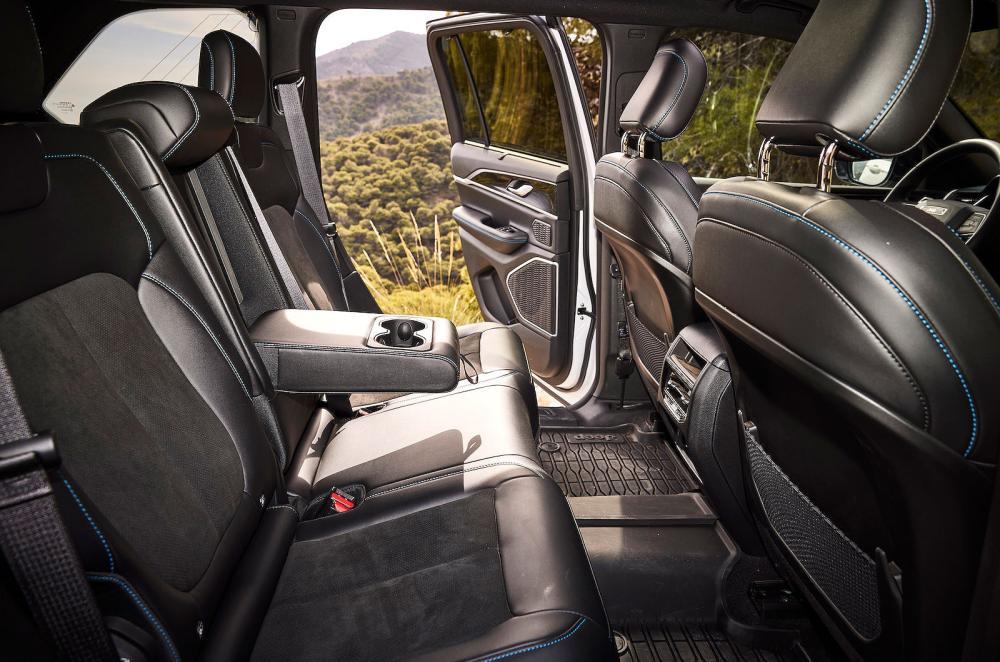 Jeep Grand Cherokee interior back seats
