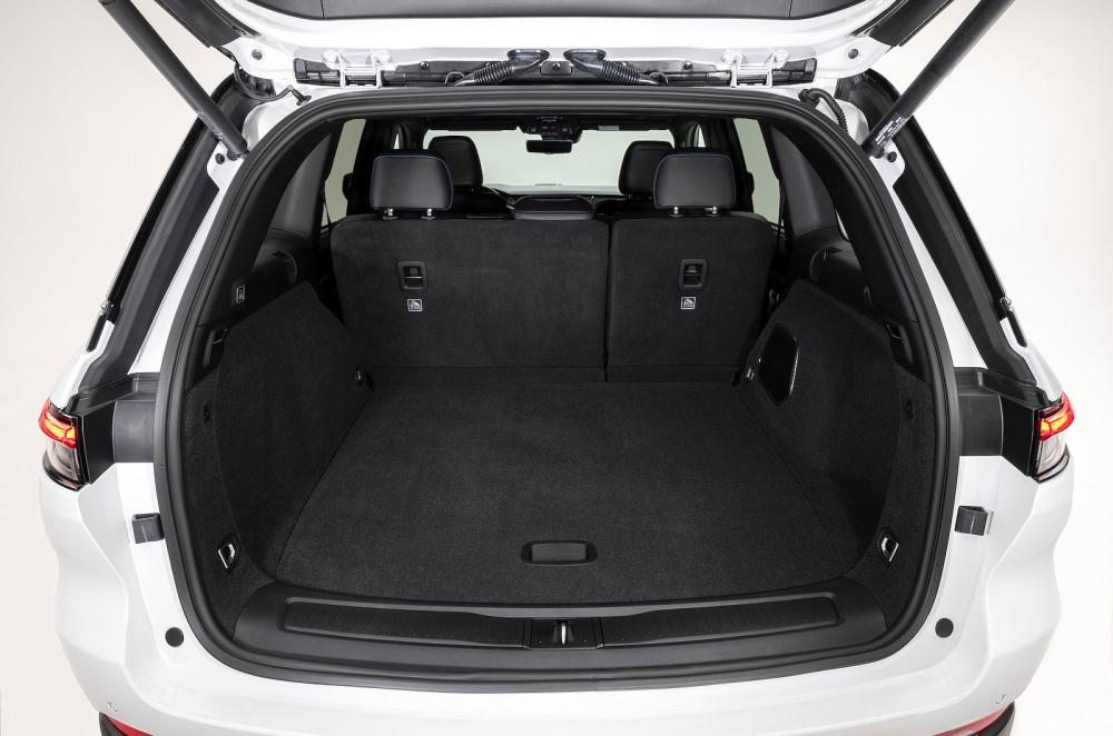 Jeep Grand Cherokee boot open