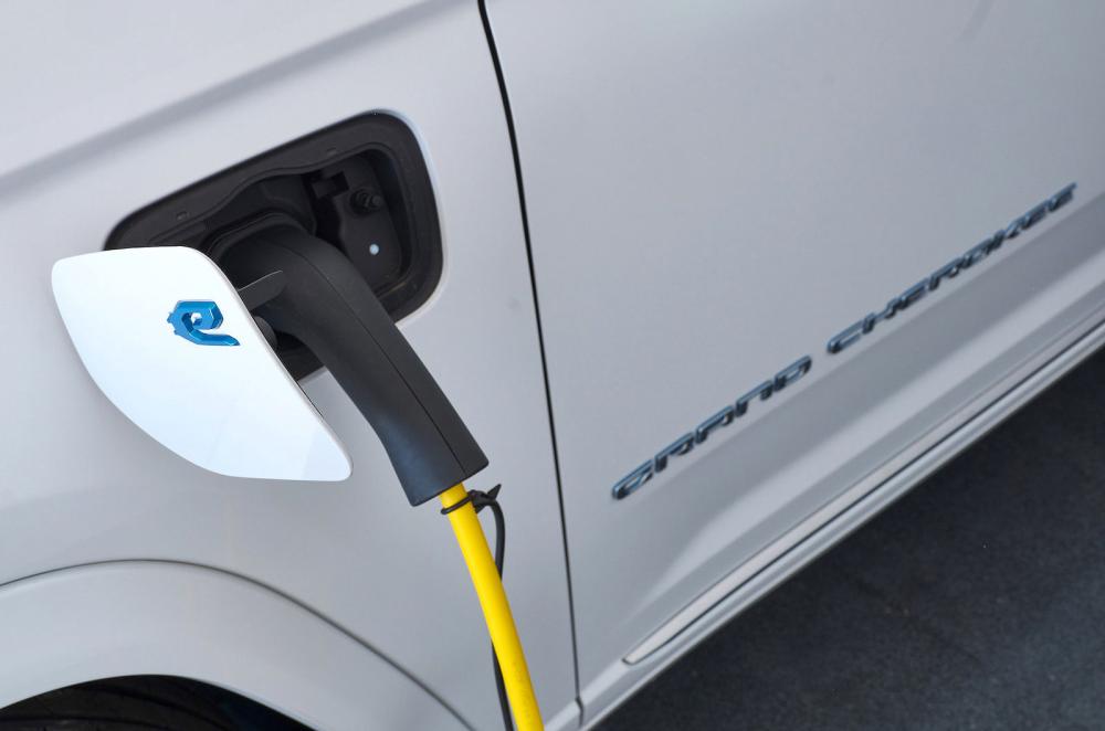 Jeep Grand Cherokee charging socket