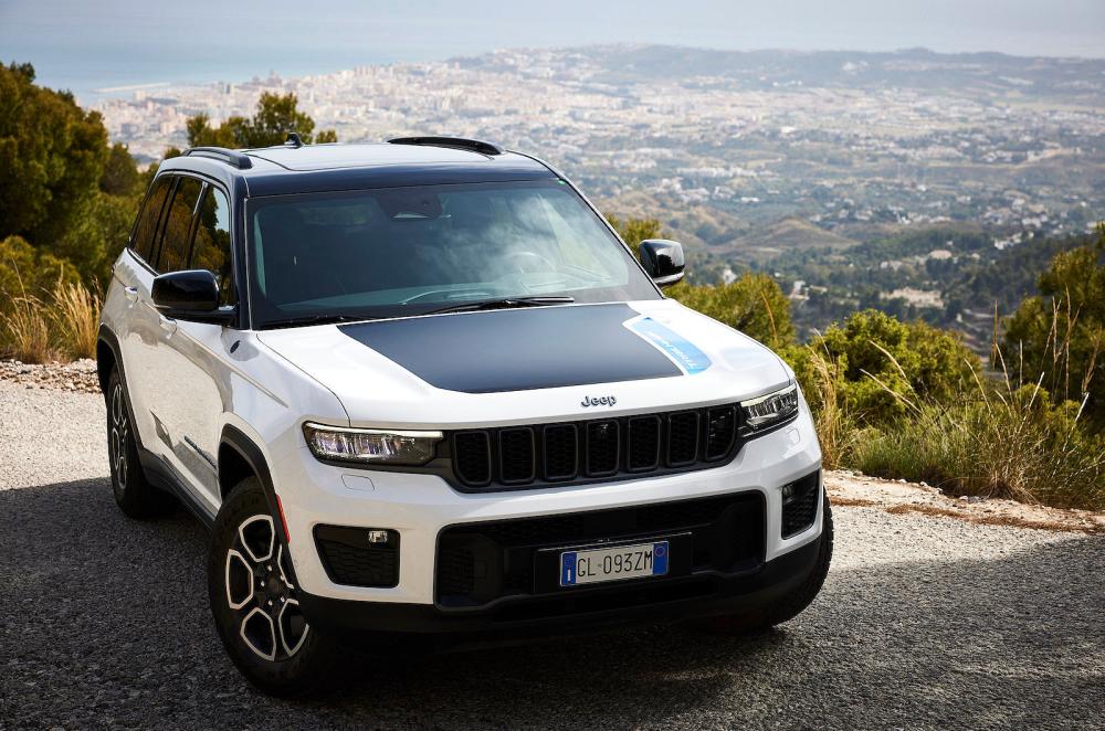 Jeep Grand Cherokee front right static