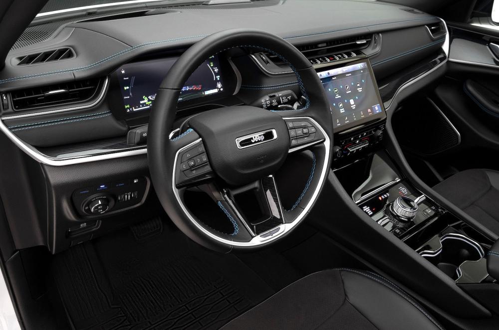 Jeep Grand Cherokee interior front seats