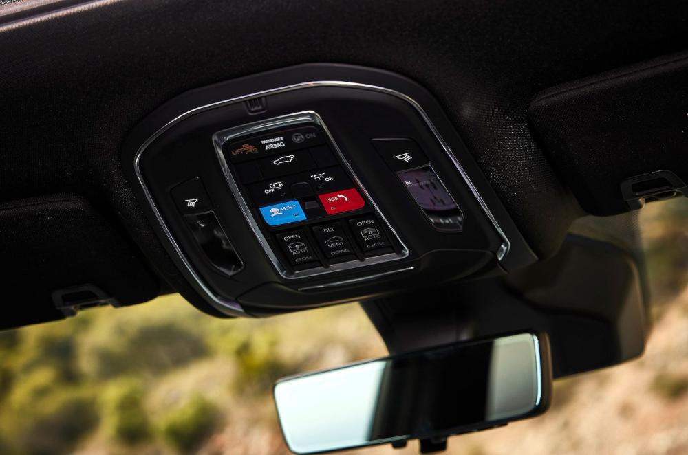 Jeep Grand Cherokee interior detail