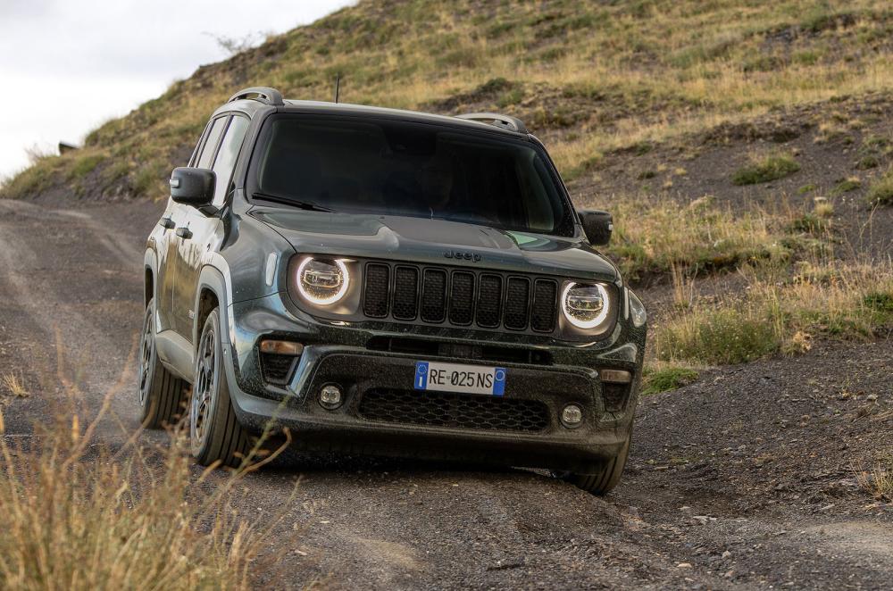 Jeep Renegade front driving off road