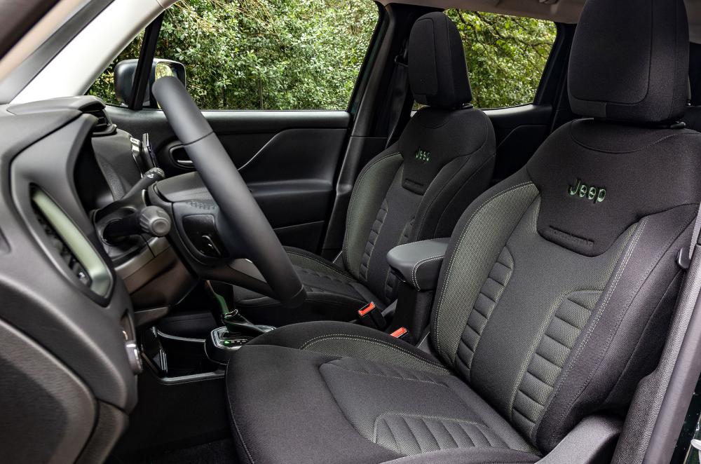 Jeep Renegade front seats
