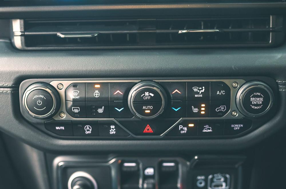 Jeep Wrangler interior controls