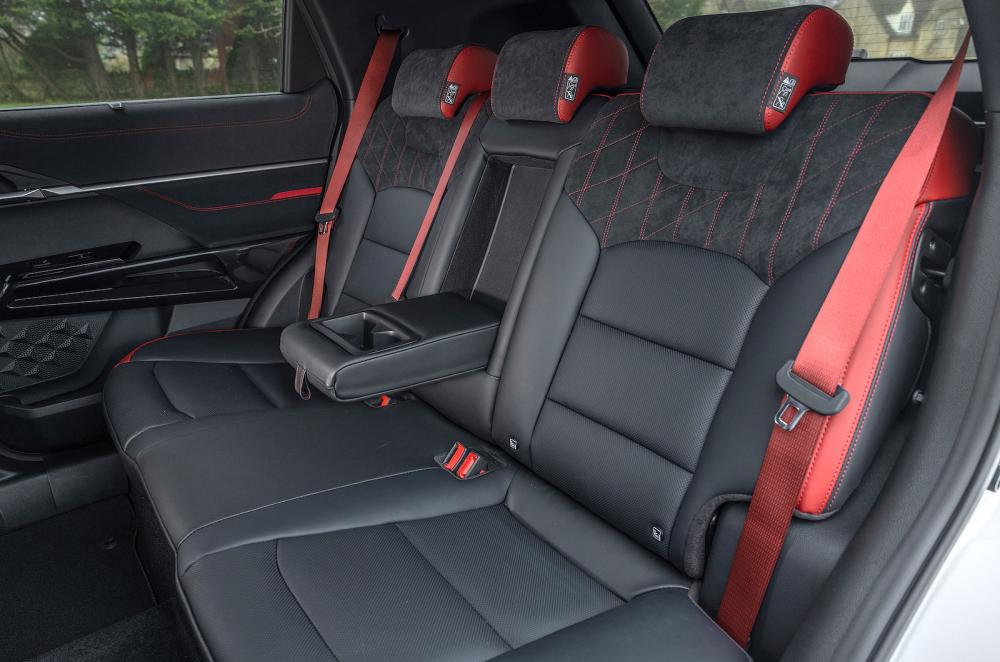 KGM Actyon back seats