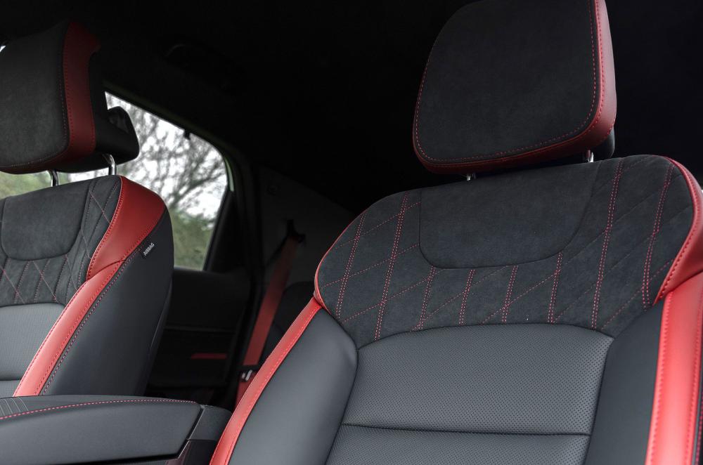 KGM Actyon front seats