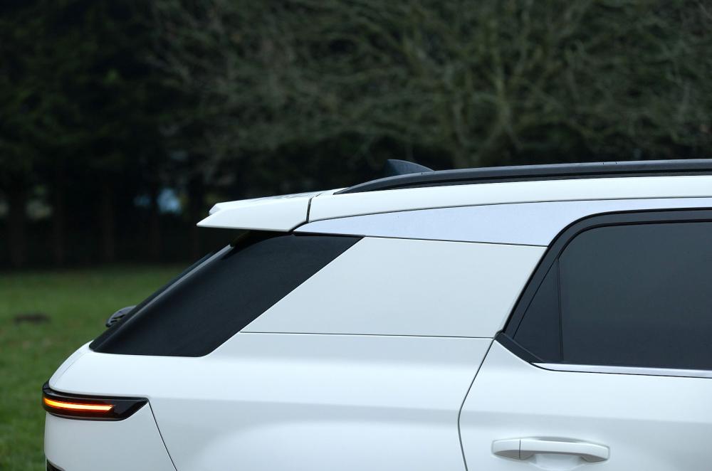 KGM Actyon rear roof detail
