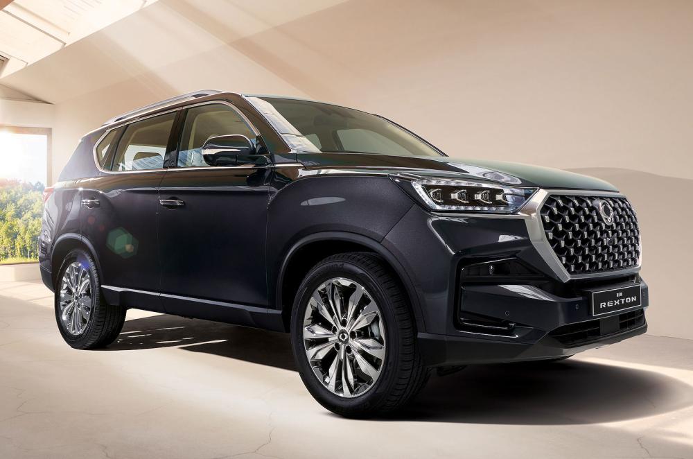 KGM Rexton front right static