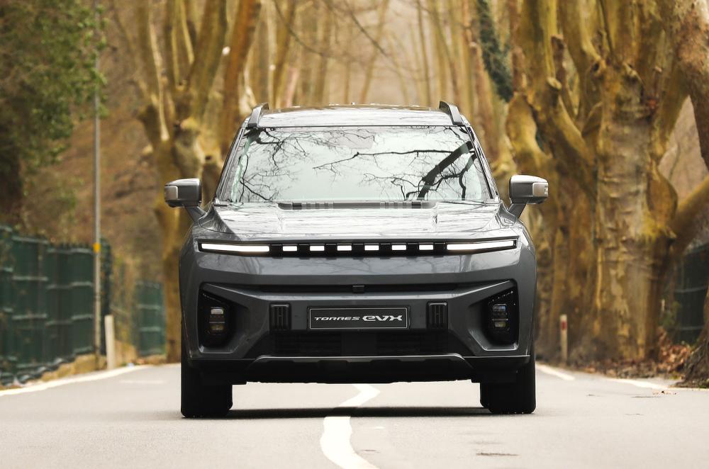 KGM Torres EVX front driving