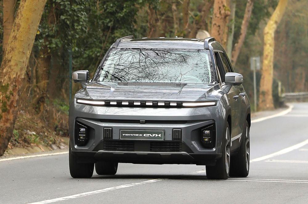 KGM Torres EVX front left driving