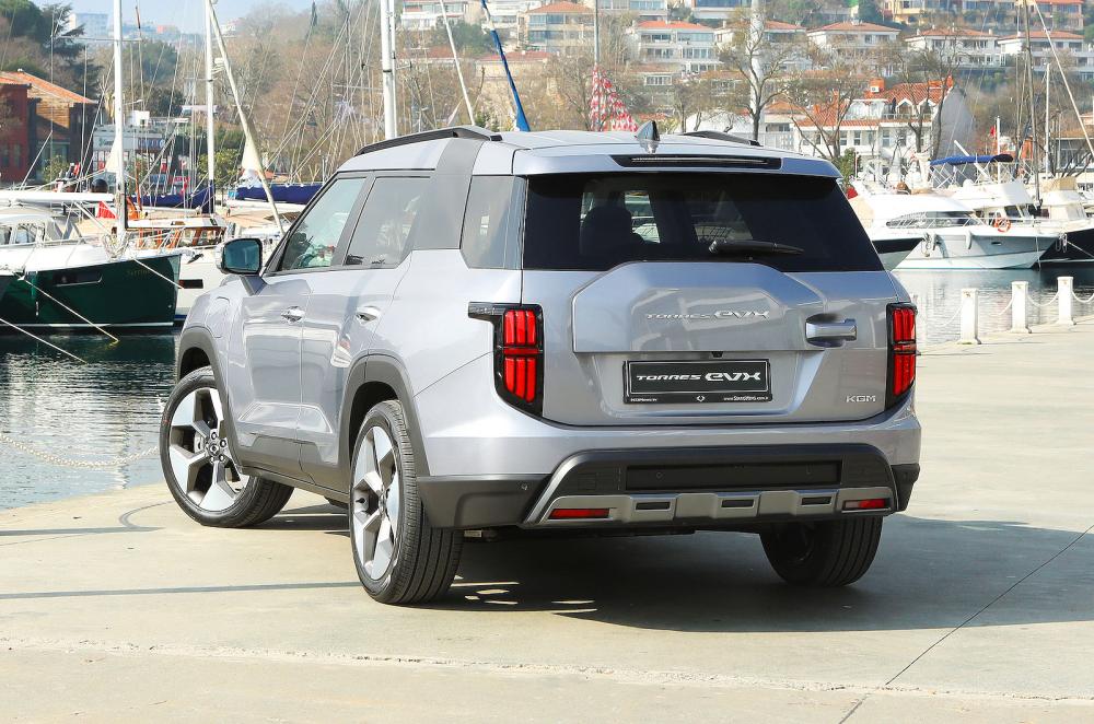 KGM Torres EVX rear left static