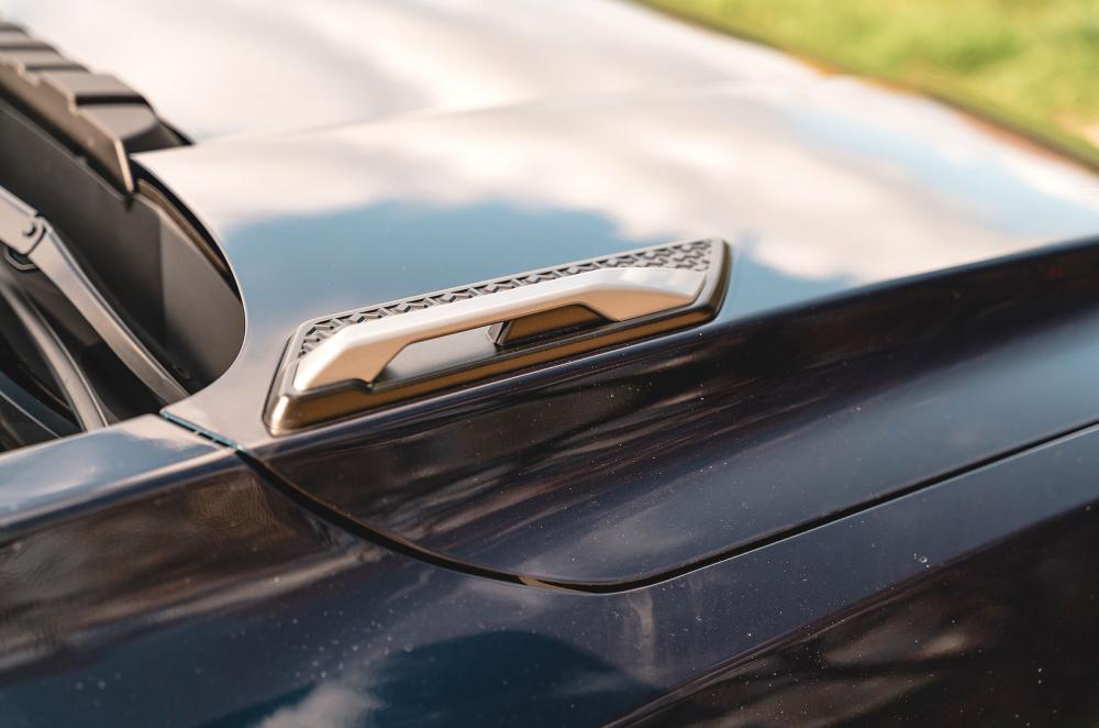 KGM Torres bonnet grab handle