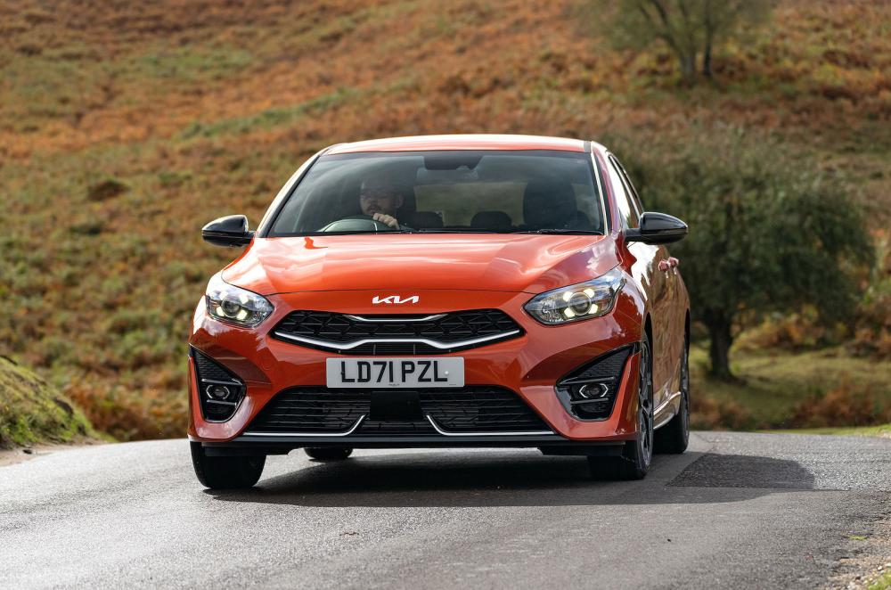 Kia Ceed front driving